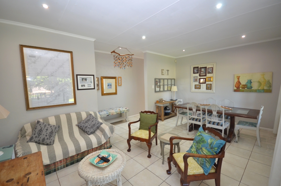 To Let 5 Bedroom Property for Rent in Kidds Beach Eastern Cape